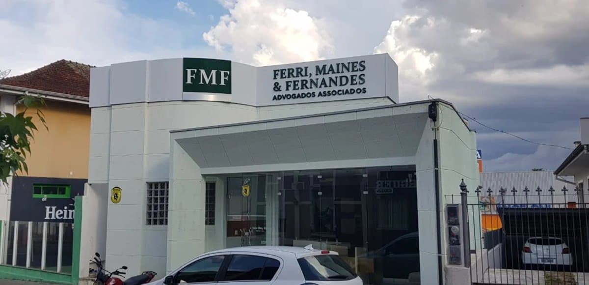 Foto da equipe no escritório